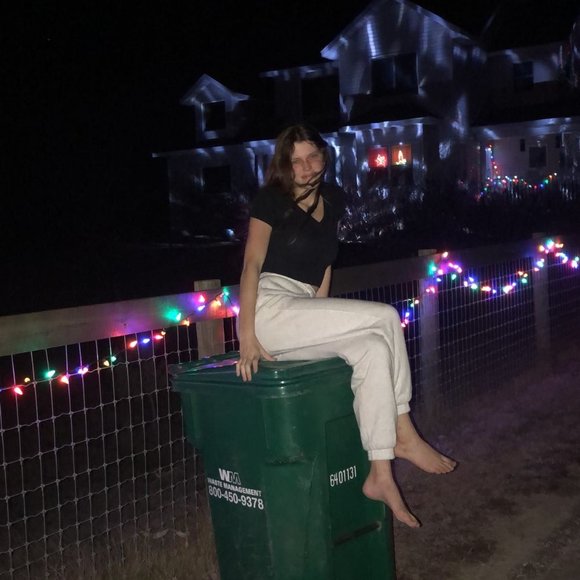 Meet your Posher, Vicky - Picture 1 of 1